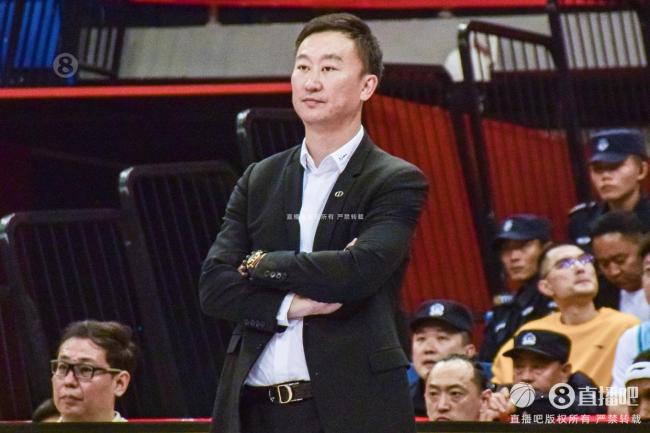 卢森堡女篮联赛开赛，吸引球迷热情支持的简单介绍