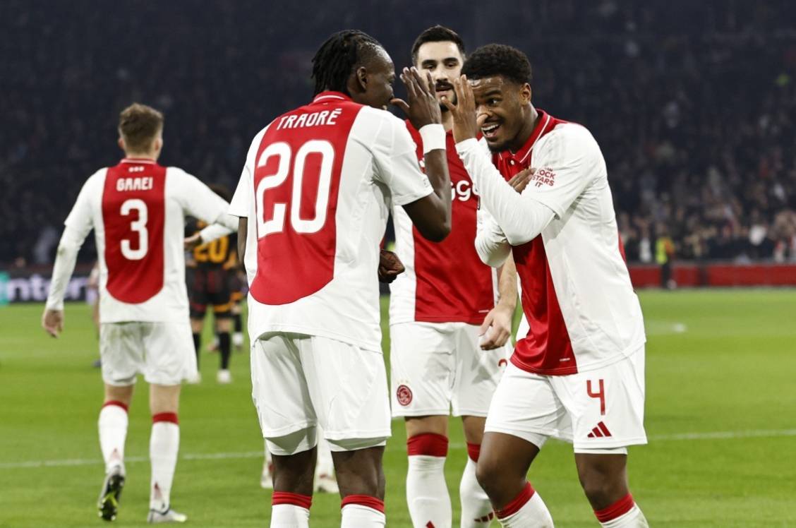 包含热刺惊险晋级，欧冠之路再添一环的词条